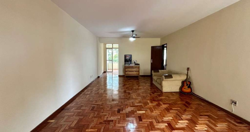 Apartamento de 03 quartos na Av. Barão do Rio Branco