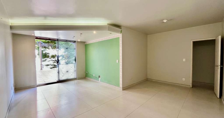 Apartamento com 03 quartos, 01 suíte e área externa enorme na Itamar Franco