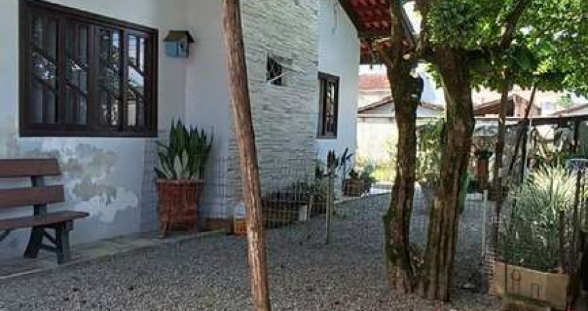 CASA DE ESQUINA COM 3 QUARTOS NO ITAUM