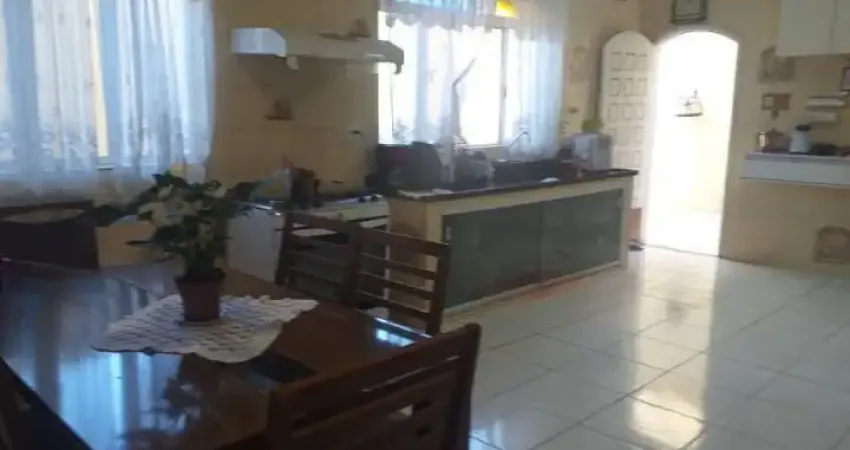 Sobrado na Vila Ester com 3 Quartos à Venda, 217m²