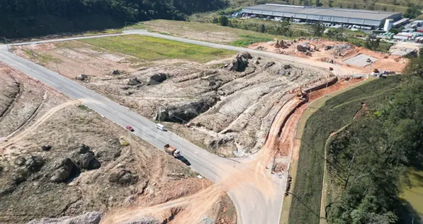 Terreno à venda às margens da Rodovia Castello Branco, em Itapevi