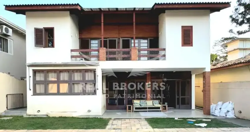 Casa à venda em Alphaville com 4 dormitórios