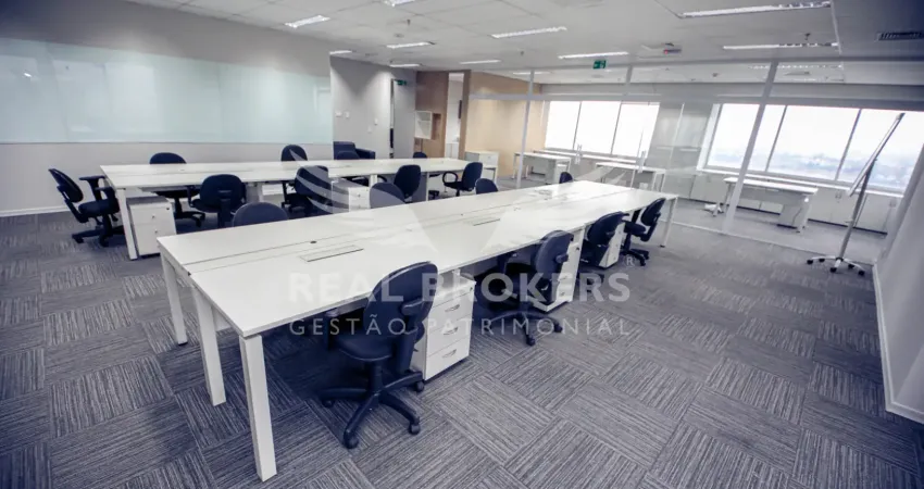 Sala comercial corporativa mobiliada para locação em Alphaville, com mais de 40 posições de trabalho