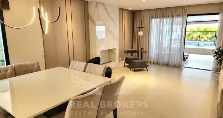 Belíssima Casa de Alto Padrão para Locação com 300m² de área útil | 3 Suítes no Tamboré - Alphaville