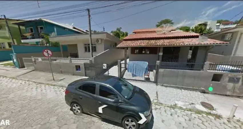 Terreno no Centro de Bombinhas 742 m².. para Investidor..