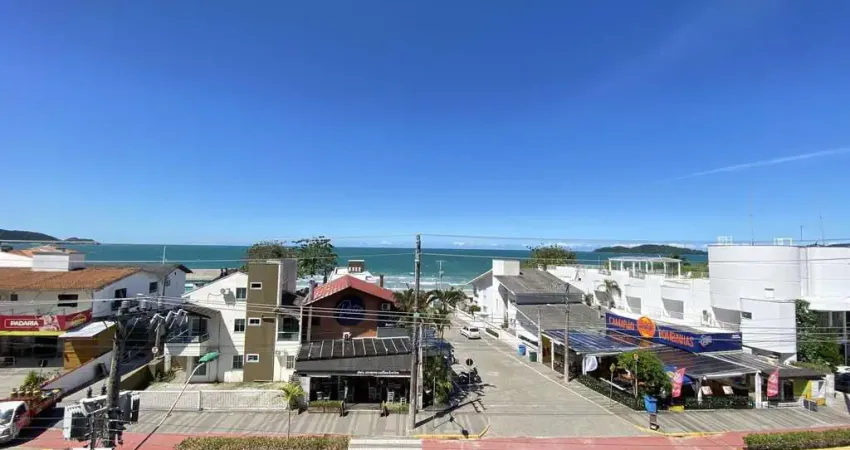 Apartamento terceiro Piso, Frente Avenida, a 40 metros da Praia de Bombas SC