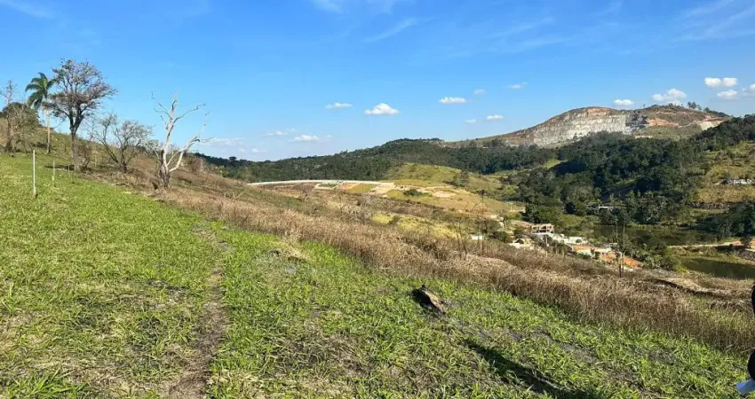 Terreno à venda na Avenida dos Expedicionários, Vila Pilar, Arujá
