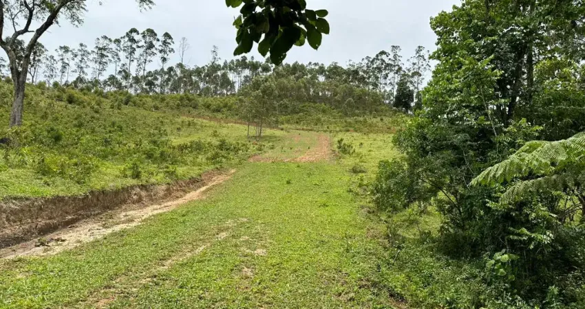 Vende-se terreno com acesso privado para lago e área de lazer