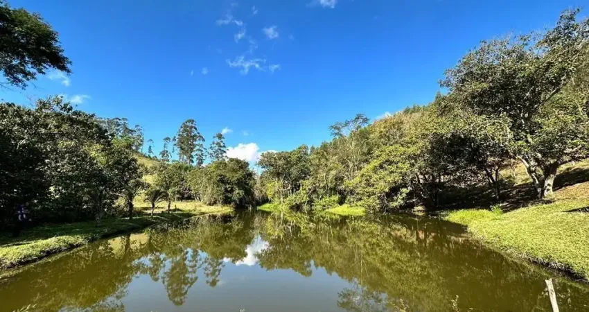 Vende-se lote com acesso privado para lago dentro do condomínio