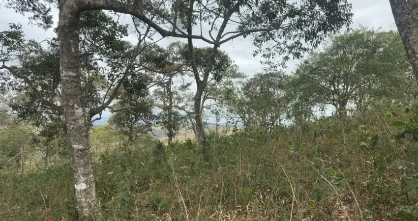 Vende-se terreno com excelente topografia, ideal para construção de chácara