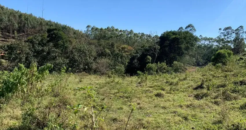 Terreno para chácara com acesso facilitado em área rural de igaratá