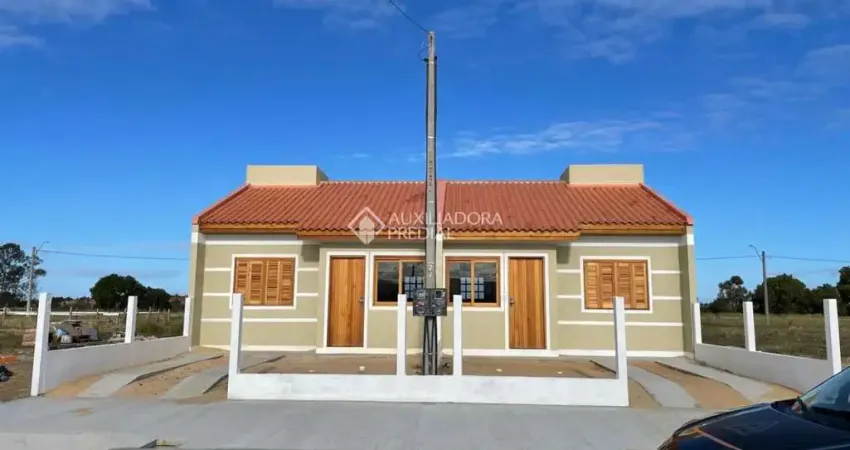Casa com 2 quartos à venda na Ágata, 77, Lagoa do Horácio, Osório
