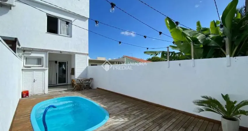 Casa com 2 quartos à venda na Rio Das Contas, 532, Centro, Xangri-Lá
