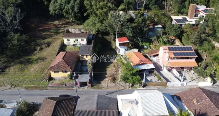 Terreno à venda na Rua Gilson da Costa Xavier, 600, Sambaqui, Florianópolis