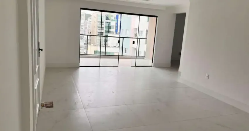 Apartamento com 4 quartos à venda na Rua 216, 155, Meia Praia, Itapema