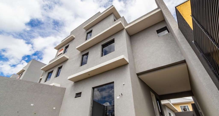 Sobrado novo em condomínio com Ático no Uberaba com suíte