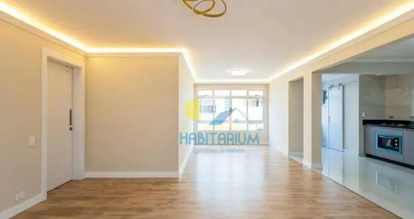 Amplo apartamento reformado, 3 Dorm, 1 vaga no Centro Cívico