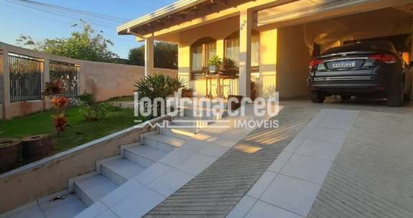 Linda Casa de Esquina no Interlagos – 4 Quartos (1 Suíte), 3 Banheiros, Salas Amplas, Cozinha, Lava