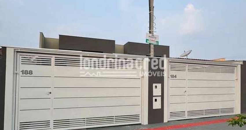 Casa no Bandeirantes: 80m² com 3 Quartos (1 Suíte), Acabamento Premium e 2 Vagas de Garagem em Terr