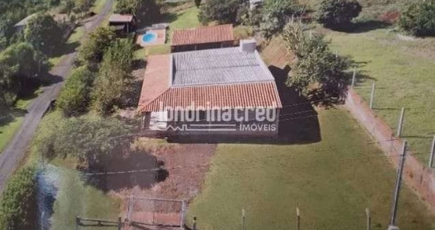 Excelente Chácara na Região da Warta: Casa com 2 Quartos, Suíte, Área Gourmet, Piscina e Pomar em T