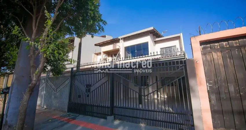Excelente Sobrado Geminado à Venda na Parte Alta do Bairro: 4 Dormitórios, Espaço Gourmet, Suíte no