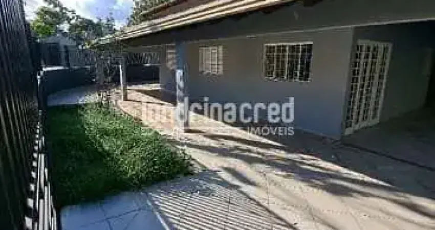 Casa de Esquina no Conjunto Alexandre Urbanas, Zona Leste de Londrina: 3 quartos, suíte, garagem pa