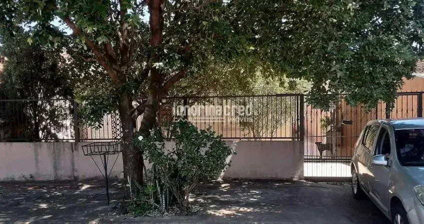 Casa no Jardim Morumbi, 3 quartos (1 suíte), 155m² de construção, 260m² de terreno, quintal amplo c