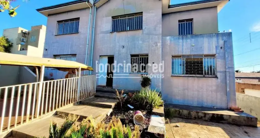 Ampla casa na área central de Ibiporã com 315m², 7 dormitórios, 3 banheiros, 4 vagas e 371m² de ter