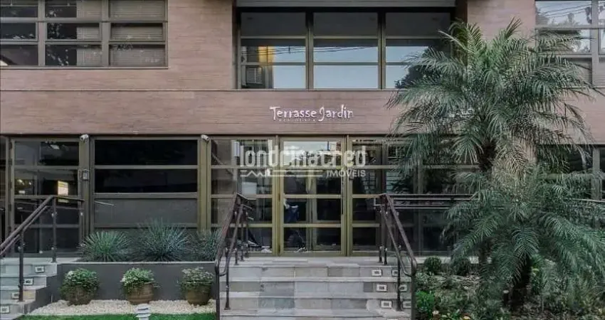 Apartamento no 17º andar no Terrasse Jardin, sol da manhã, completo em armários, com sacada envidra