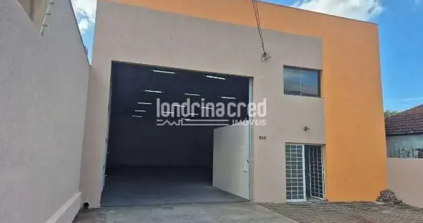 Barracão para locação na Vila Filipin com 345m², amplo estacionamento frontal, 1 sala para escritór