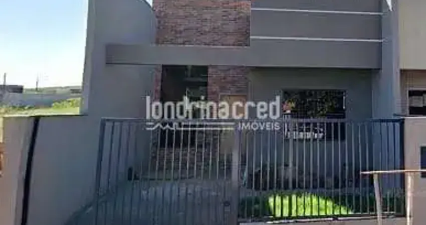 Casa com 2 quartos, pé direito alto, jardim de inverno, vaga de garagem e excelente distribuição –