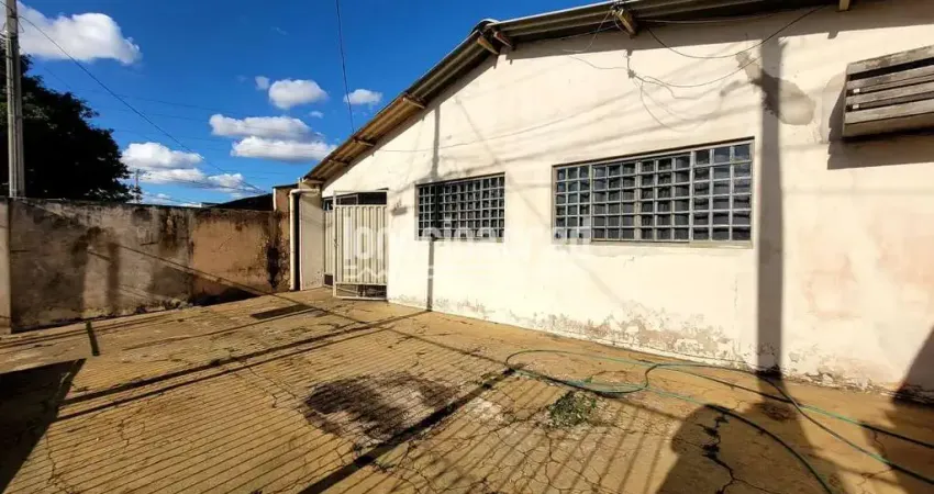 Casa impecável no jardim continental: 3 quartos com suíte, 2 vagas, 120m² construídos e 250m² de te