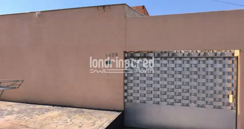 Casa à venda com 2 quartos, 2 banheiros, quintal espaçoso e espaço frontal perfeito para abrir seu