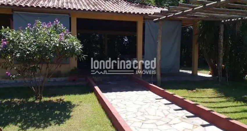 Chácara à Venda na Estrada Monte Sinai com Casa de 300m², 4 Quartos, 2 Banheiros, Piscinas, Salão d