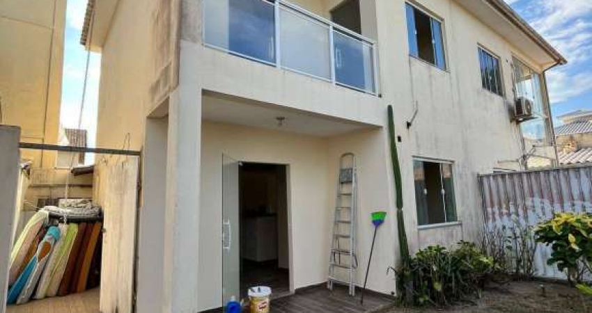 Excelente Duplex com 3 Quartos em Mini Condomínio