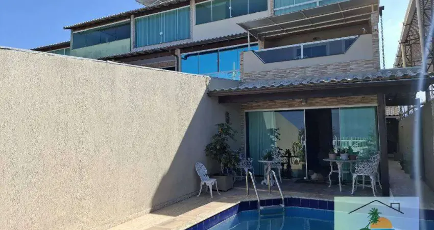 Duplex c/ Piscina frente a Lagoa no Centro de Araruama-RJ