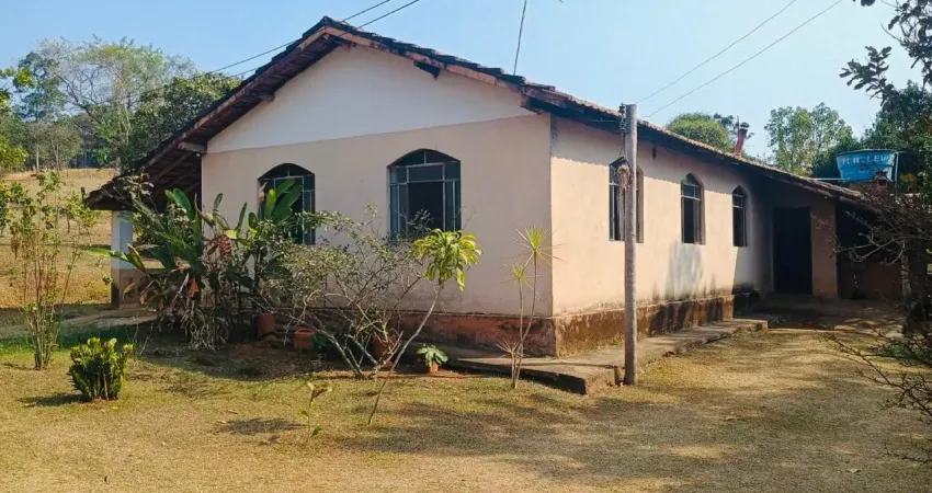 Fazendinha de 3.8 hectares, casa de 3 quartos. itaguara. ( 100km de betim )