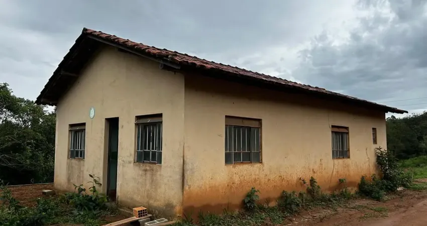 Chácara com área de 5000 metros quadrados com casa de 3 quartos em itatiaiuçu