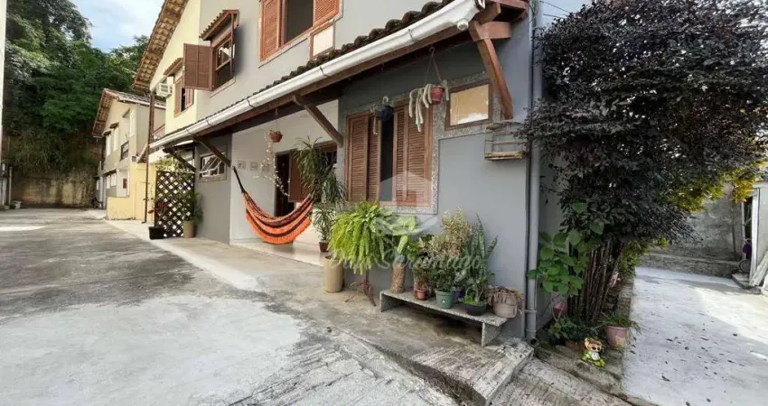 Casa com 3 quartos à venda na Rua Frederico Malesherbes Figueredo, Maria Paula, São Gonçalo