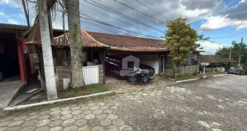 Casa com 4 Quartos À venda, 261 m² por R$ 500.000 - Sape - Niterói/RJ