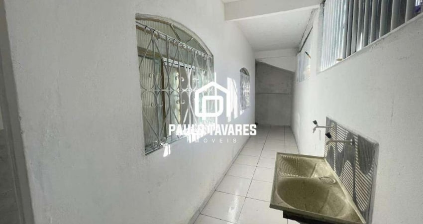 Casa de 2 quartos, para locação no bairro Palmeiras