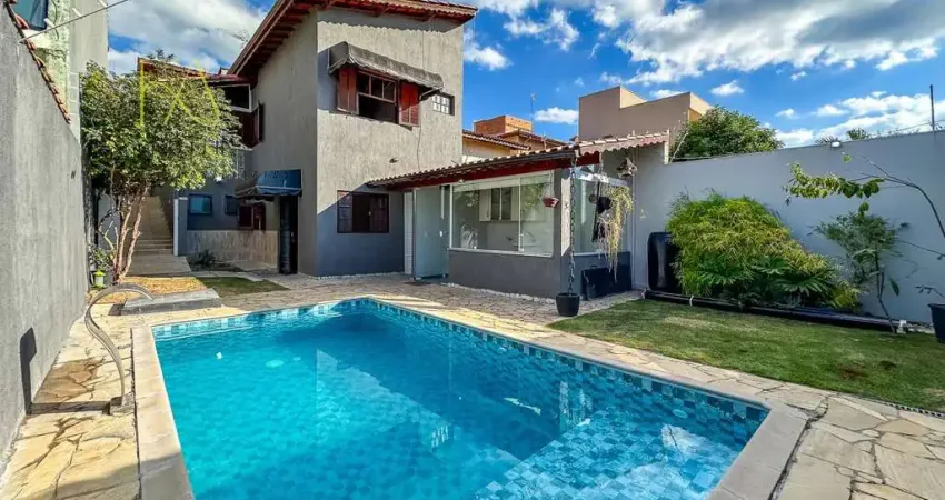 Casa para Venda em Atibaia, Vila Petrópolis, 4 dormitórios, 2 suítes, 4 banheiros, 2 vagas