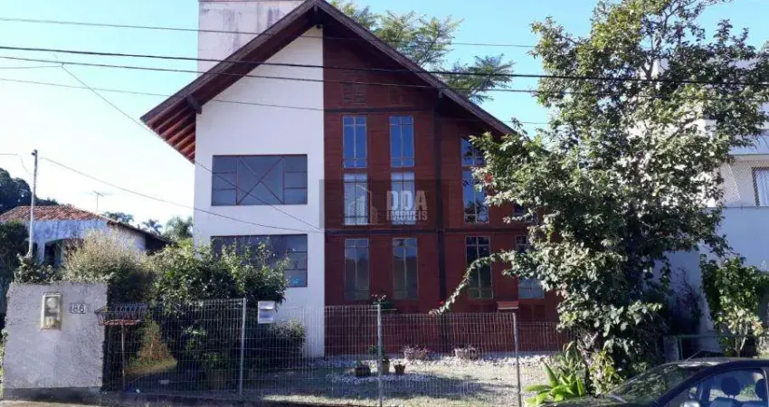 Linda casa , 2dorm, 2 salas, 2 bwc, varanda. na ponta de baixo.