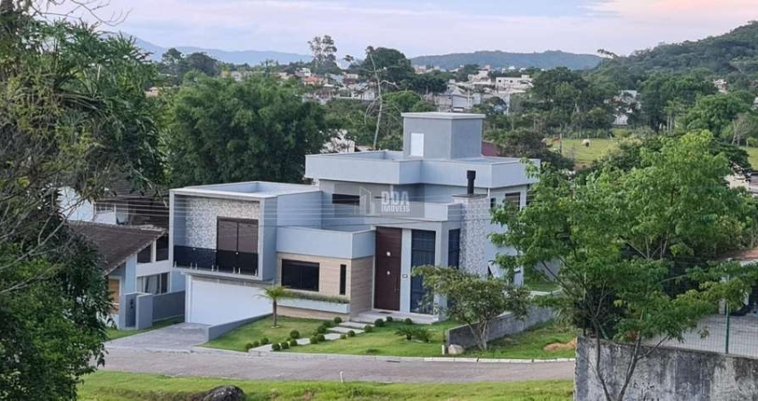 Casa a Venda em Florianópolis, bairro Cachoeira do bom jesus
