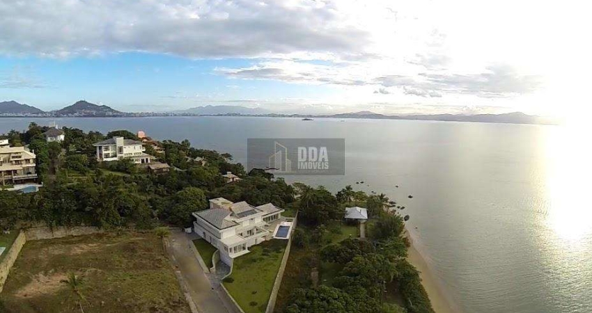 Terreno em magnífico condomínio frente ao mar em Cacupé.