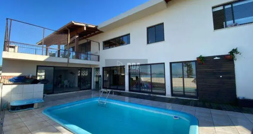 Excelente casa na Ponta de Baixo, piscina aquecida, vista mar.