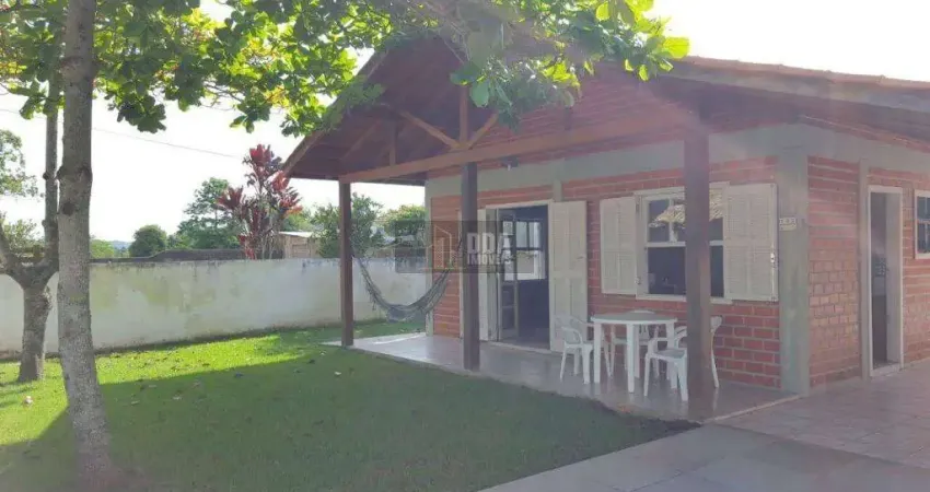 Ótima casa de praia a 300 m do mar, no centrinho da Cachoeira.