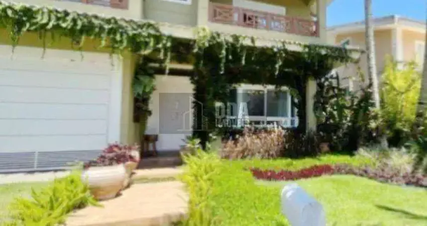 Bela casa entre praia e bosque amoraeville/jurerê internacional