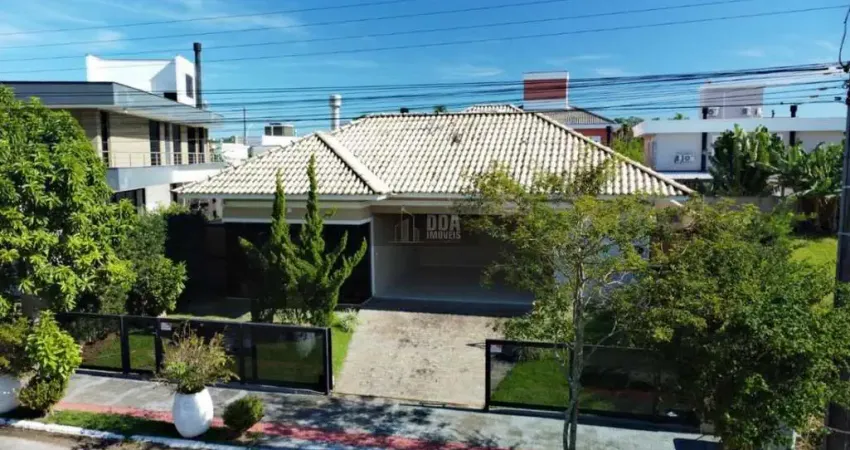 Linda casa na cachoeira do bom jesus,3 suites ,piscina aquecida