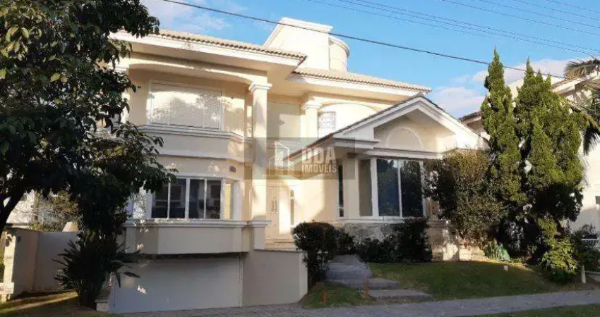 Diferenciada casa com fantástica adega e excelente localização.